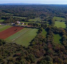 5 bedroom villa with pool near Pula, sleeps 10-12